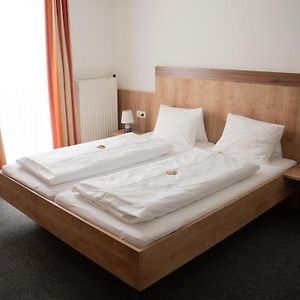 Pokój z łóżkiem king-size